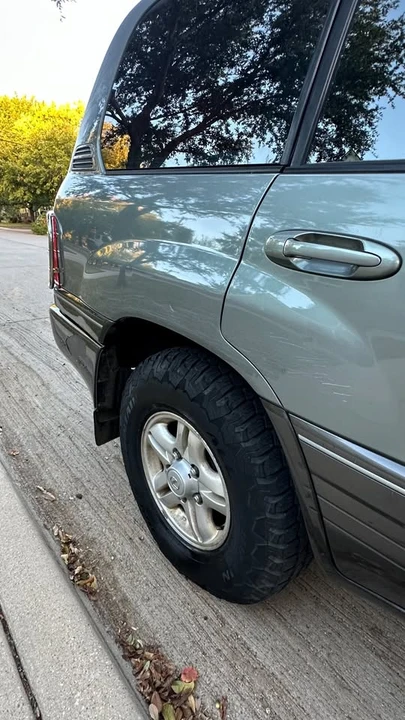 2001 Lexus LX 2nd Gen - Image 15 of 15