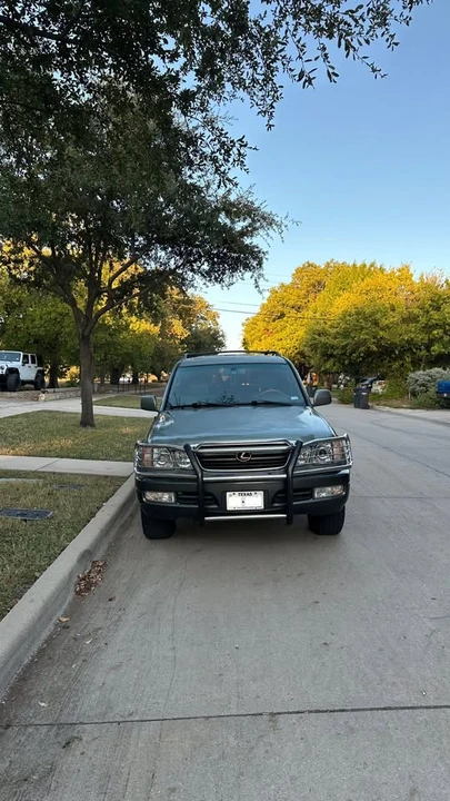2001 Lexus LX 2nd Gen - Image 3 of 15