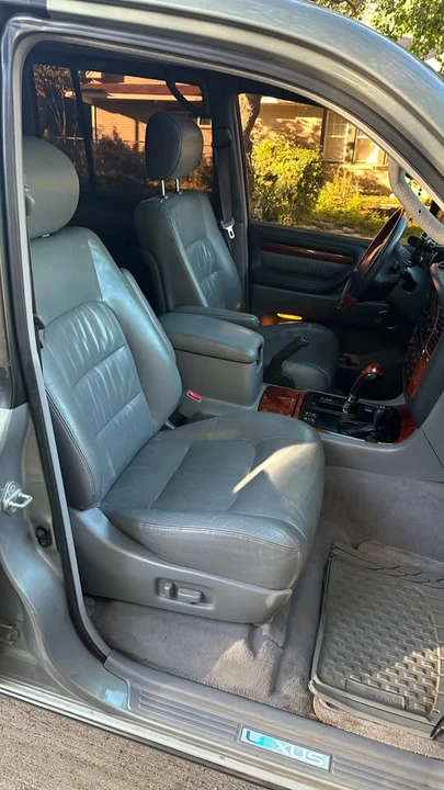 2001 Lexus LX 2nd Gen - Image 10 of 15