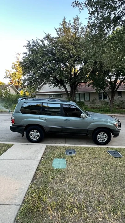 2001 Lexus LX 2nd Gen - Image 2 of 15