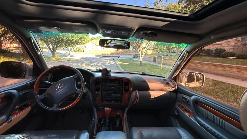 2001 Lexus LX 2nd Gen - Image 7 of 15