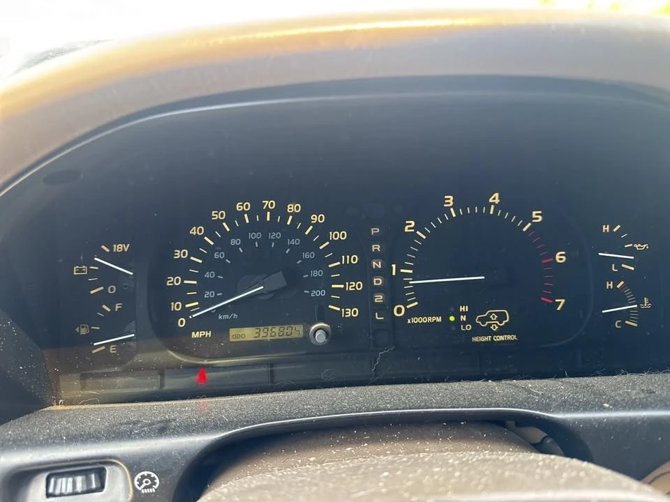 2001 Lexus LX 2nd Gen - Image 6 of 8