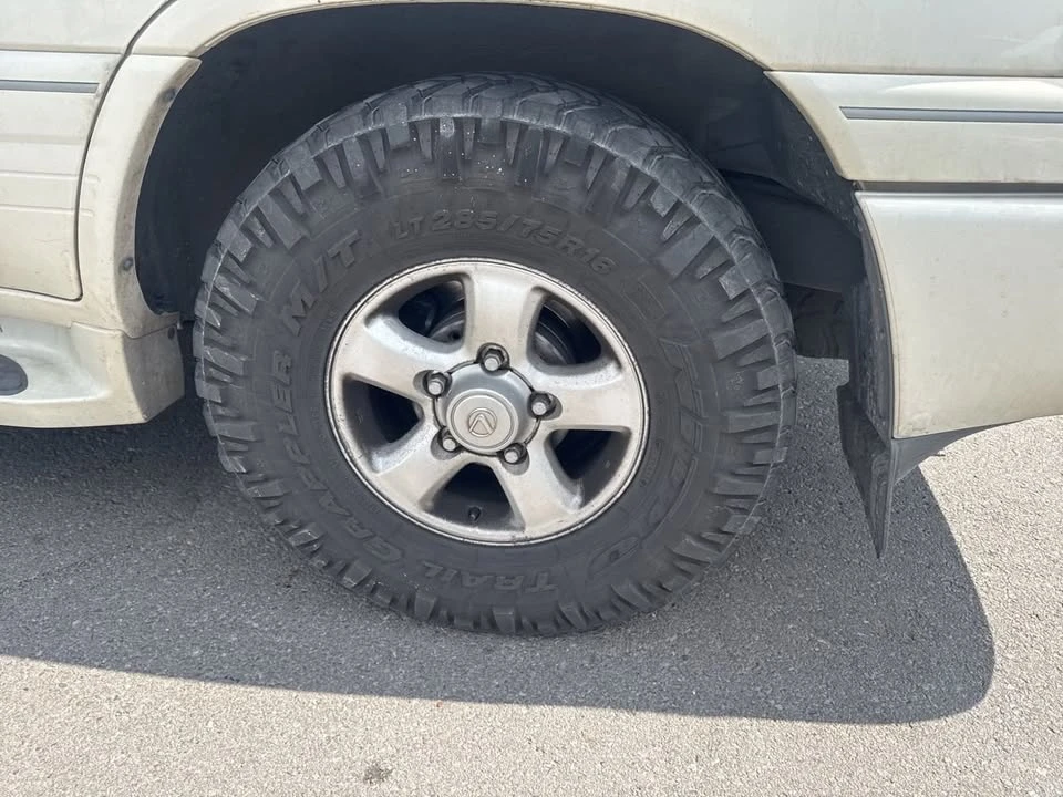 2001 Lexus LX 2nd Gen - Image 8 of 8