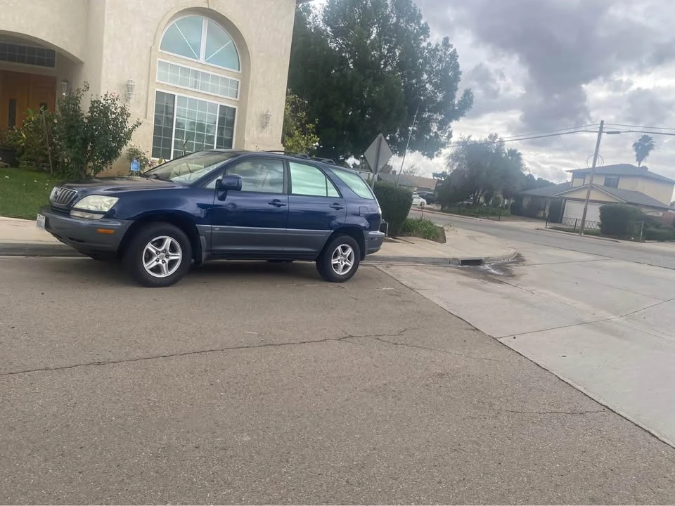 2001 Lexus RX 1st Gen - Image 2 of 12