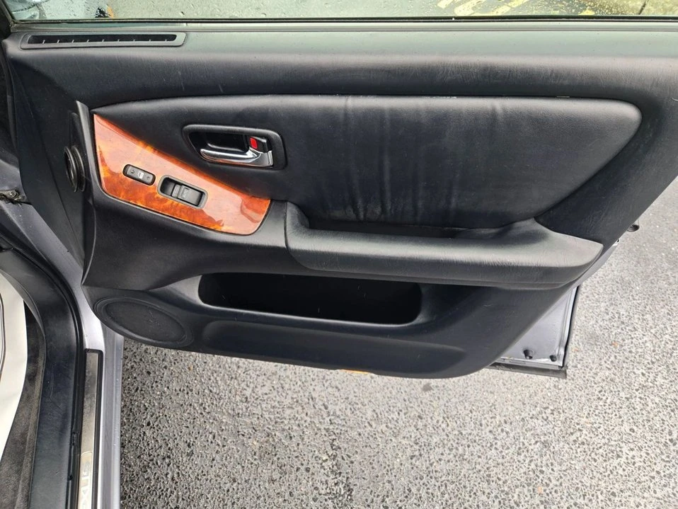 2001 Lexus RX 1st Gen - Image 9 of 20