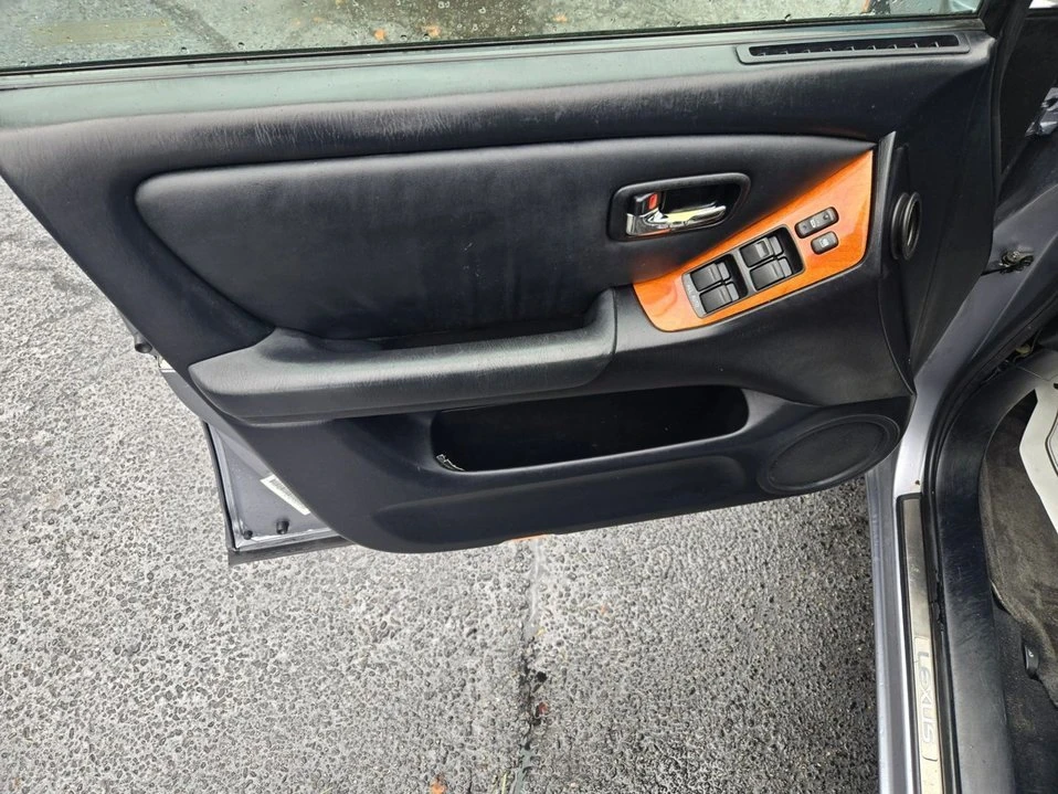 2001 Lexus RX 1st Gen - Image 2 of 20