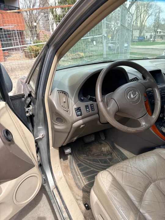 2001 Lexus RX 1st Gen - Image 5 of 10