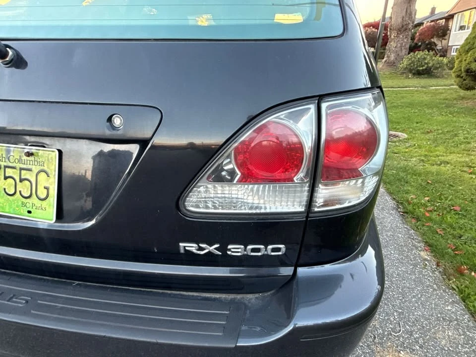 2001 Lexus RX 1st Gen - Image 9 of 18