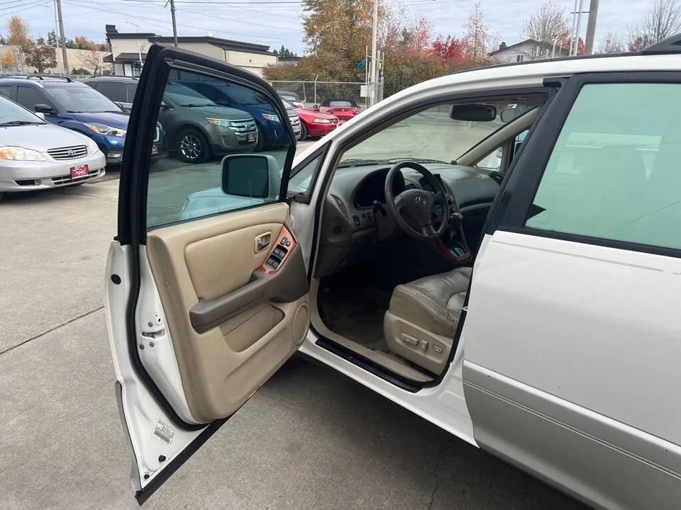 2001 Lexus RX 1st Gen - Image 8 of 18