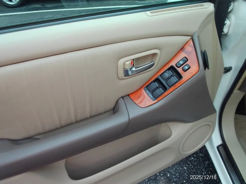 2001 Lexus RX 1st Gen - Image 5 of 15