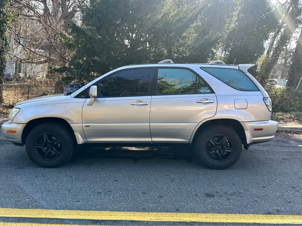 2001 Lexus RX 1st Gen - Image 11 of 16