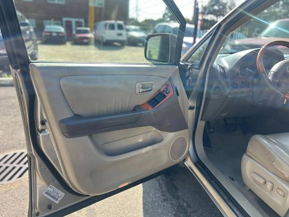 2001 Lexus RX 1st Gen - Image 11 of 20