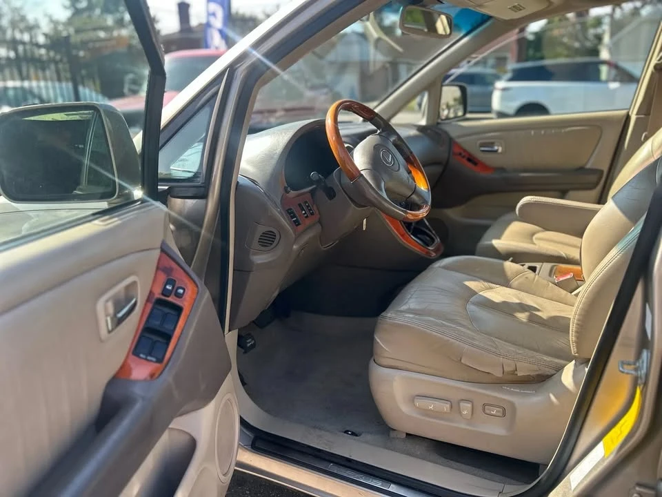 2001 Lexus RX 1st Gen - Image 9 of 20
