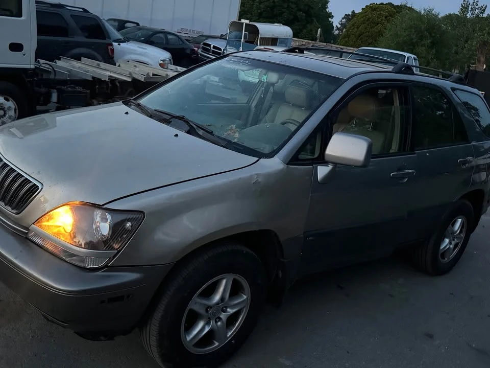 2001 Lexus RX 1st Gen - Image 9 of 10