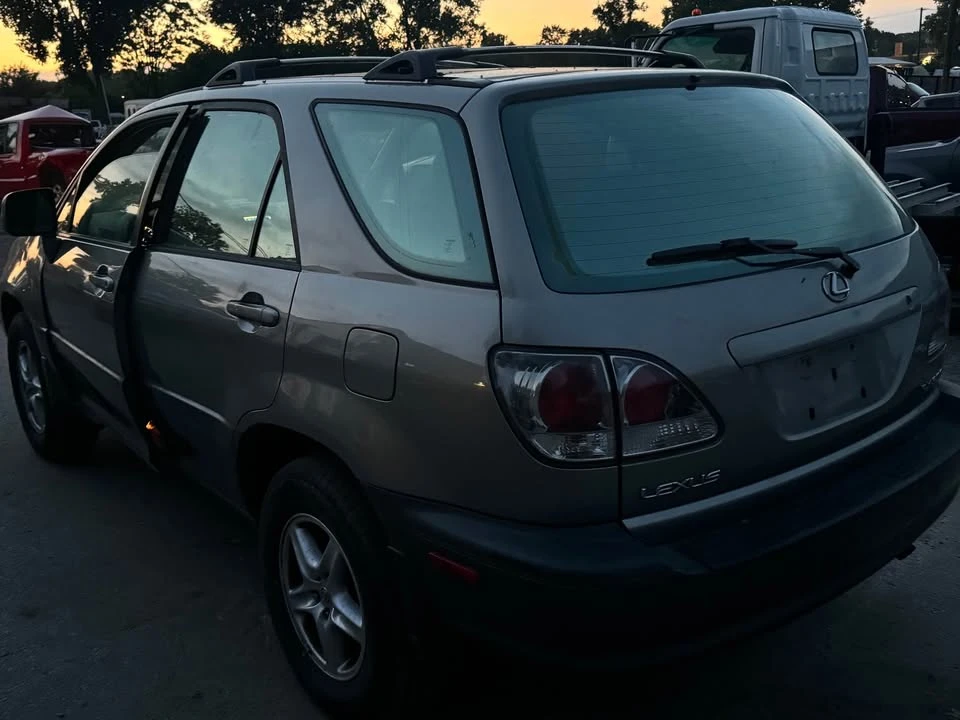 2001 Lexus RX 1st Gen - Image 8 of 10