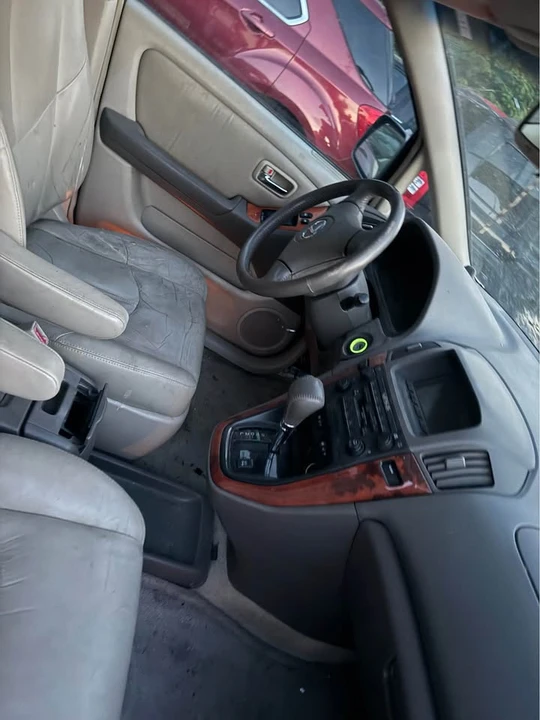 2001 Lexus RX 1st Gen - Image 4 of 10