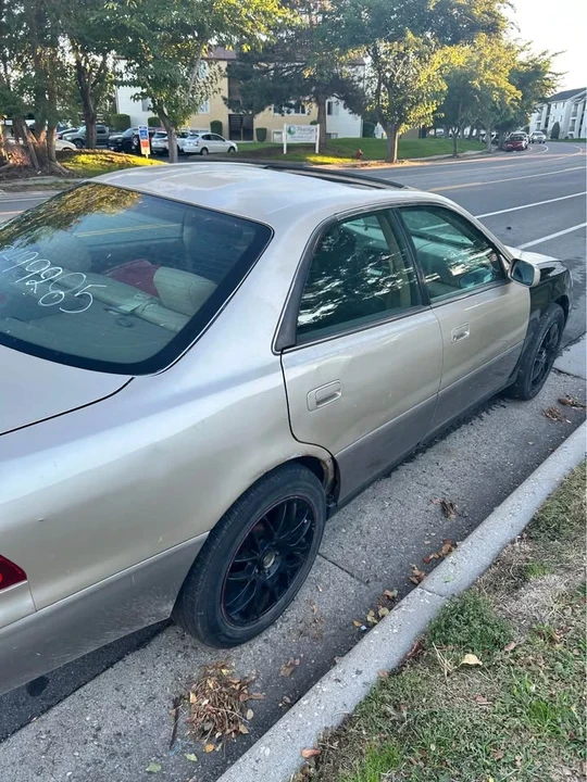 2001 Lexus IS 1st Gen - Image 2 of 4