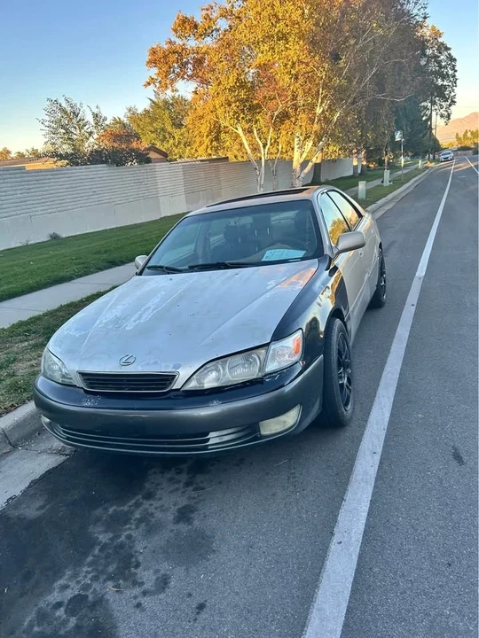 2001 Lexus IS 1st Gen - Image 2 of 3
