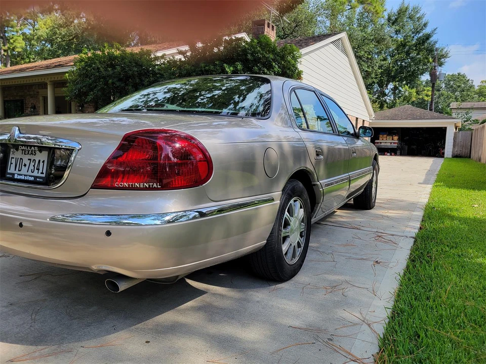2001 Lincoln Continental 9th Gen - Image 3 of 15