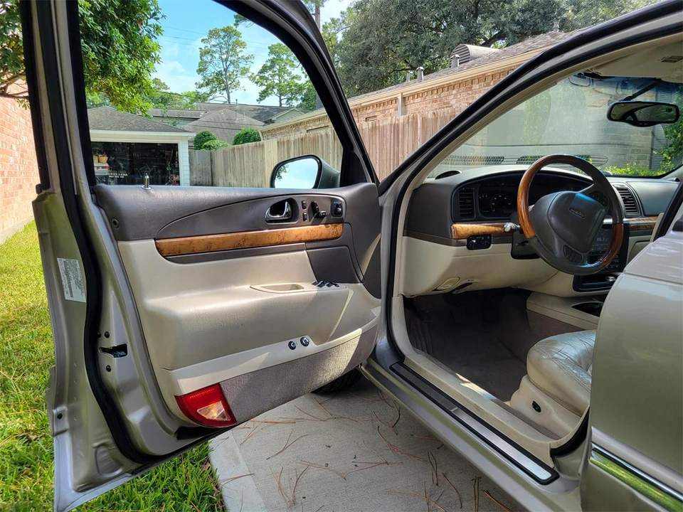 2001 Lincoln Continental 9th Gen - Image 8 of 15