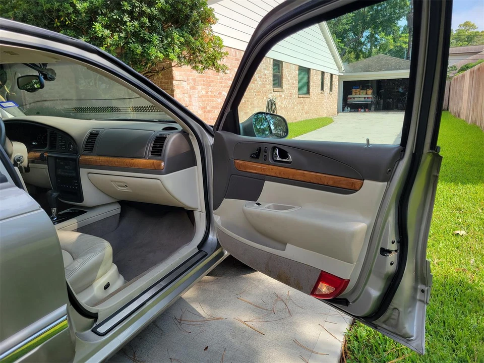 2001 Lincoln Continental 9th Gen - Image 14 of 15