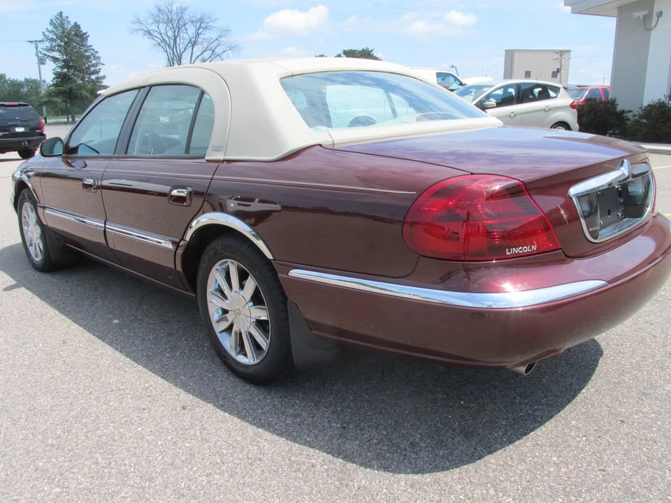 2001 Lincoln Continental 9th Gen - Image 2 of 13