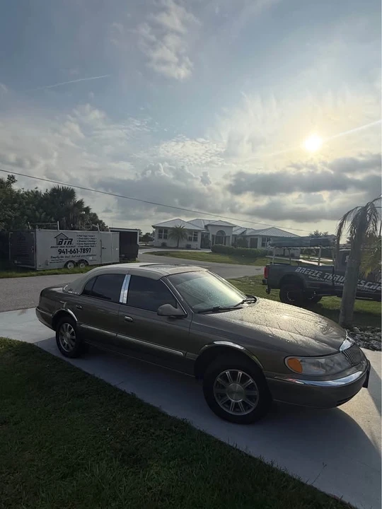 2001 Lincoln Continental 9th Gen - Image 2 of 6