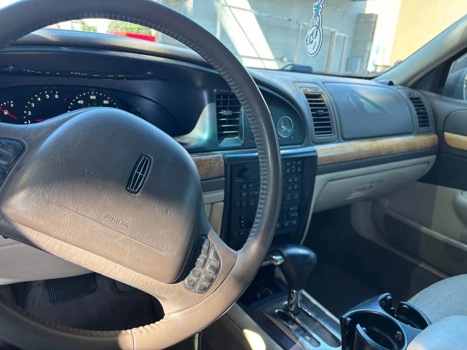 2001 Lincoln Continental 9th Gen - Image 7 of 12