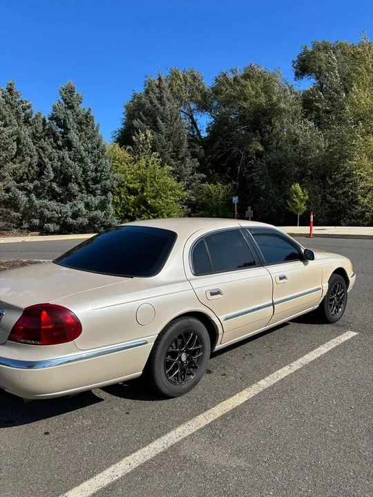 2001 Lincoln Continental 9th Gen - Image 2 of 12