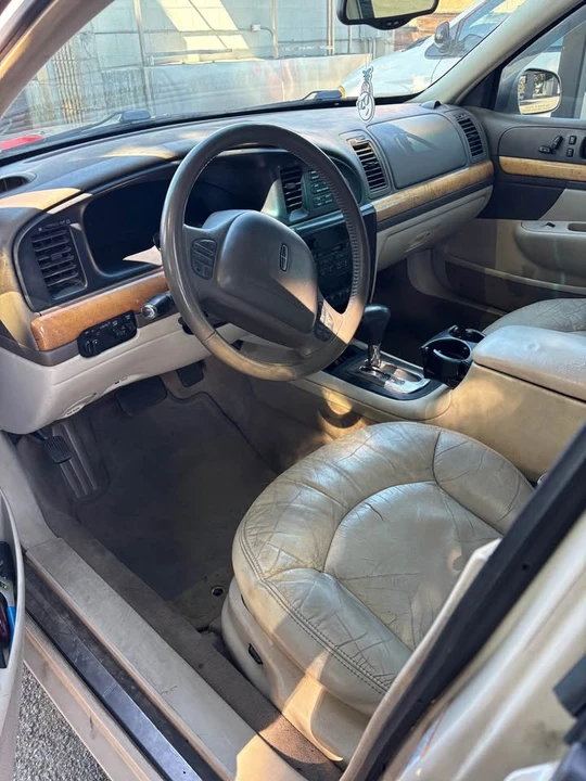 2001 Lincoln Continental 9th Gen - Image 6 of 12