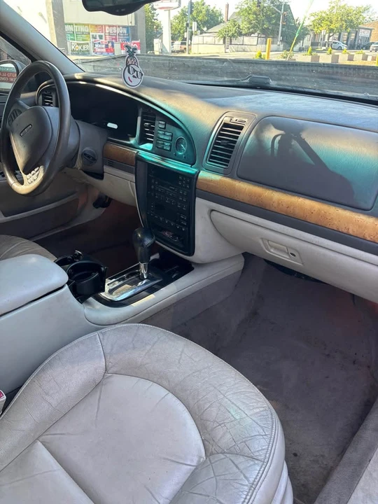 2001 Lincoln Continental 9th Gen - Image 8 of 12
