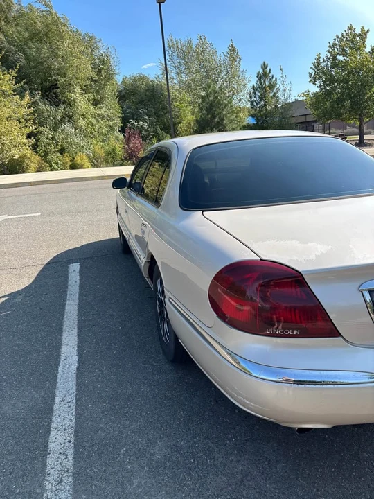 2001 Lincoln Continental 9th Gen - Image 3 of 12