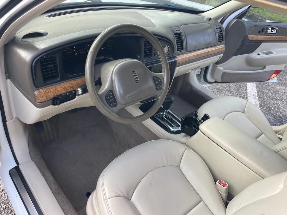 2001 Lincoln Continental 9th Gen - Image 11 of 16