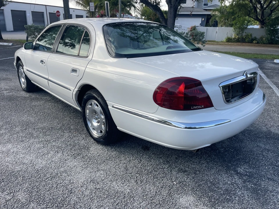 2001 Lincoln Continental 9th Gen - Image 5 of 16