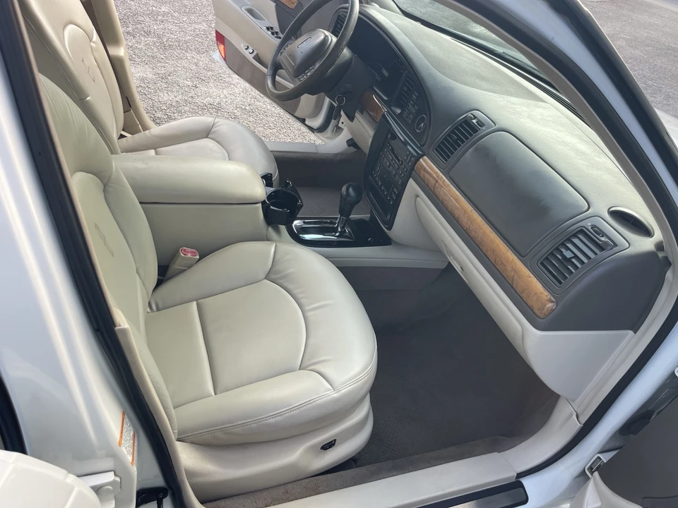 2001 Lincoln Continental 9th Gen - Image 10 of 16