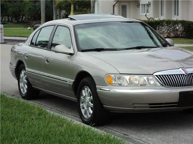 2001 Lincoln Continental 9th Gen - Image 9 of 12