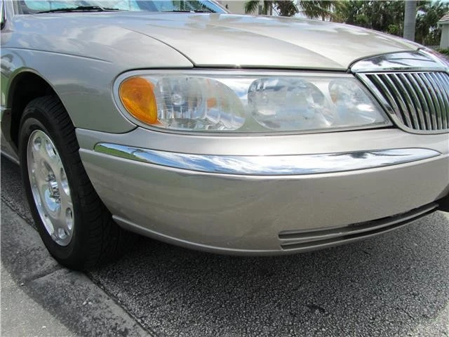 2001 Lincoln Continental 9th Gen - Image 10 of 12