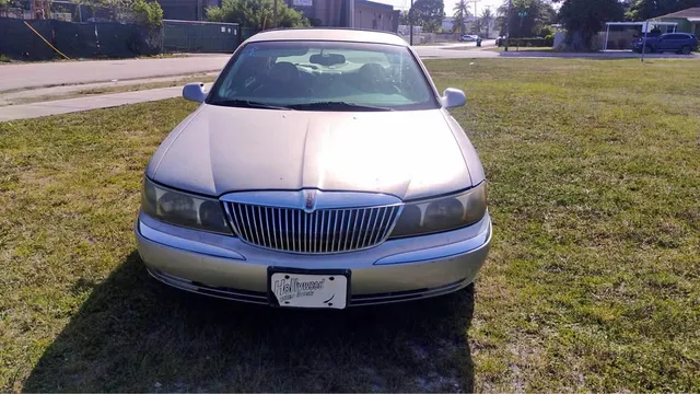 2001 Lincoln Continental Executive Sedan 4D