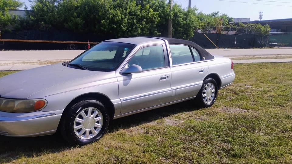 2001 Lincoln Continental 9th Gen - Image 2 of 12
