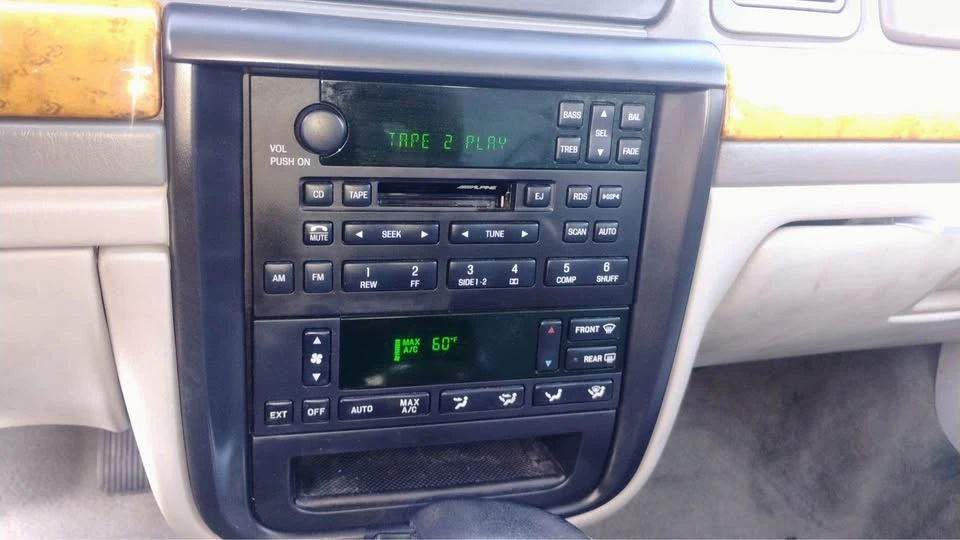 2001 Lincoln Continental 9th Gen - Image 10 of 12