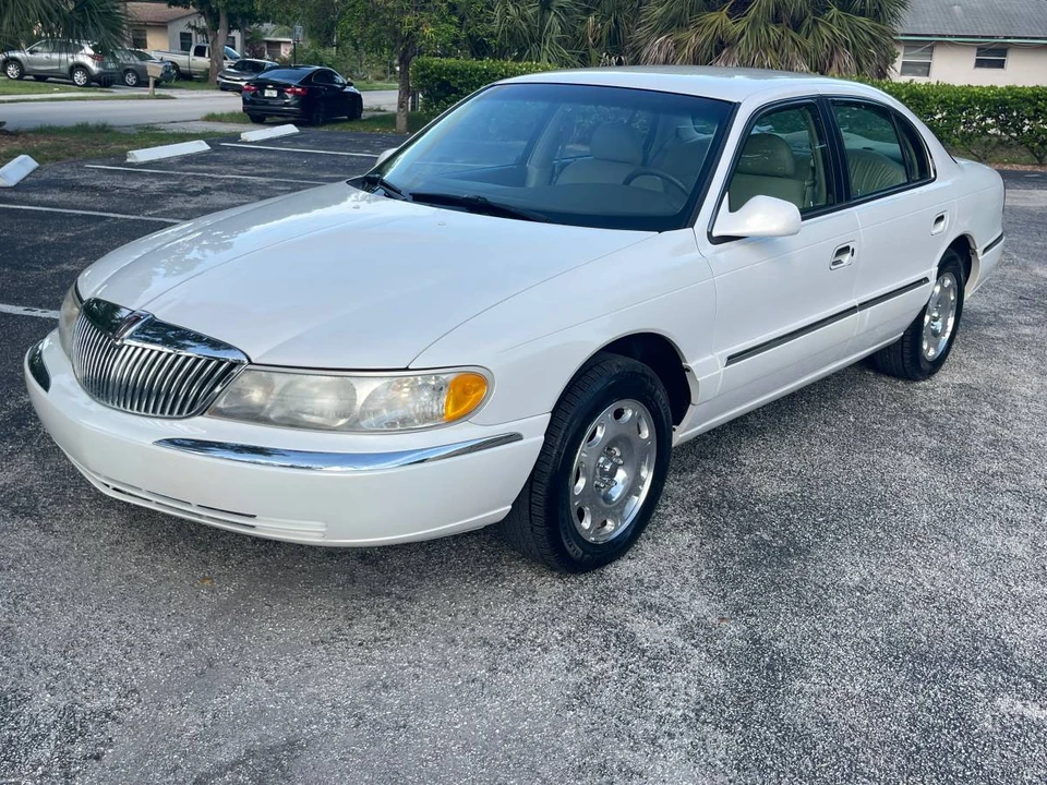 2001 Lincoln Continental 9th Gen - Image 2 of 13