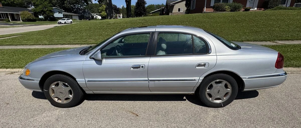 2001 Lincoln Continental 9th Gen - Image 2 of 8