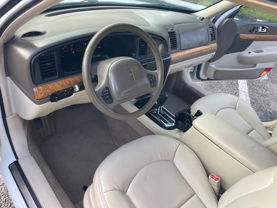 2001 Lincoln Continental 9th Gen - Image 10 of 13