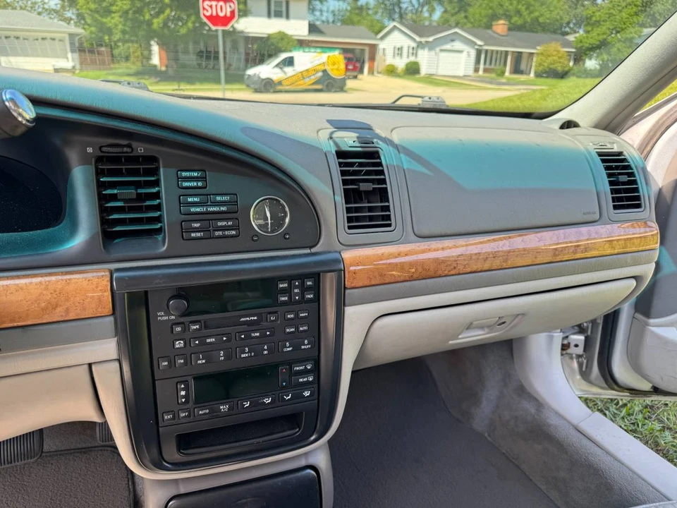 2001 Lincoln Continental 9th Gen - Image 8 of 8