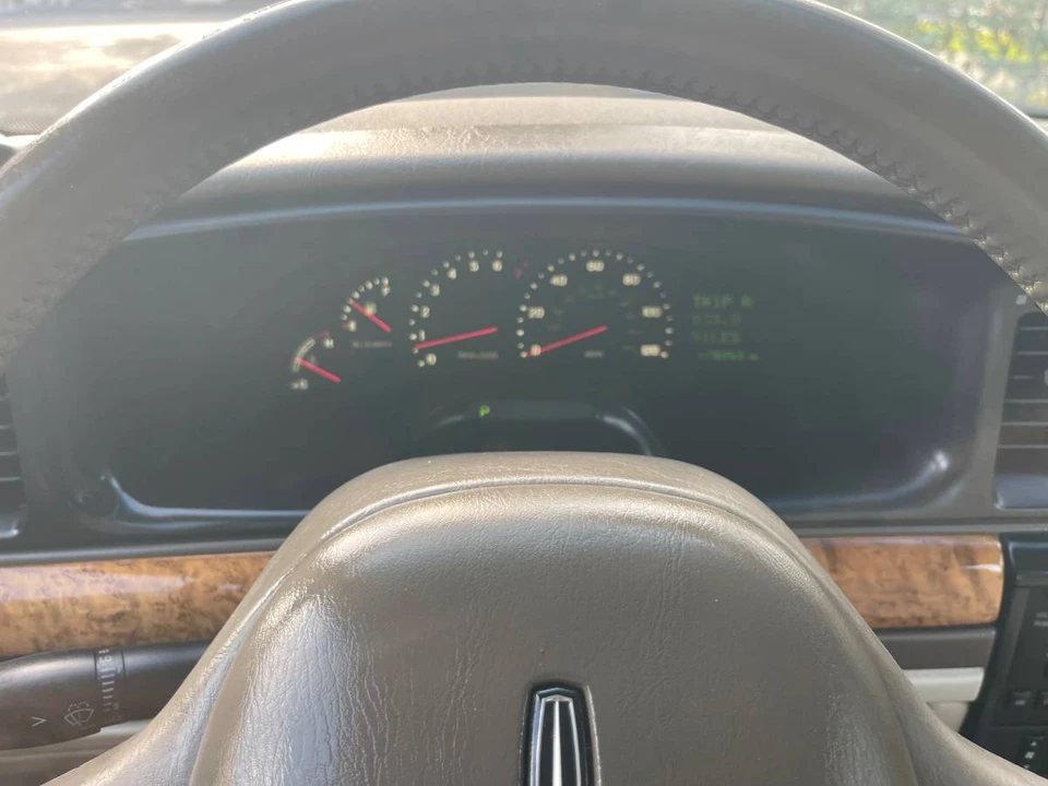 2001 Lincoln Continental 9th Gen - Image 13 of 13