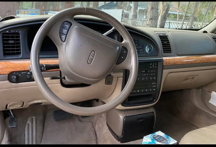 2001 Lincoln Continental 9th Gen - Image 3 of 8