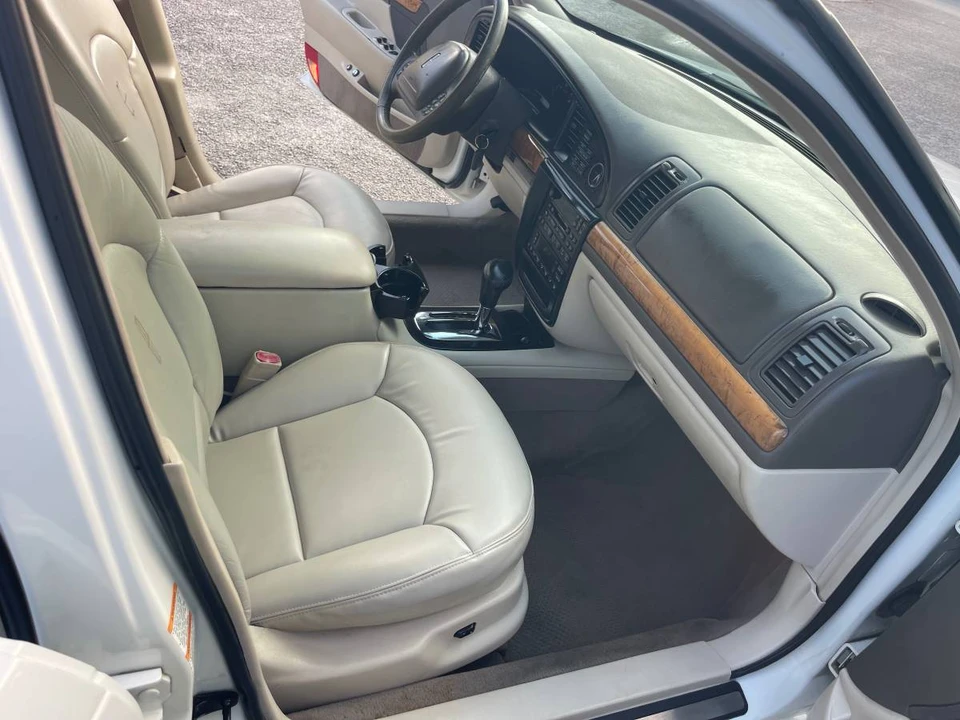 2001 Lincoln Continental 9th Gen - Image 9 of 13