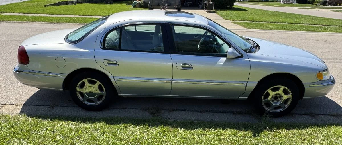 2001 Lincoln Continental 9th Gen - Image 3 of 8