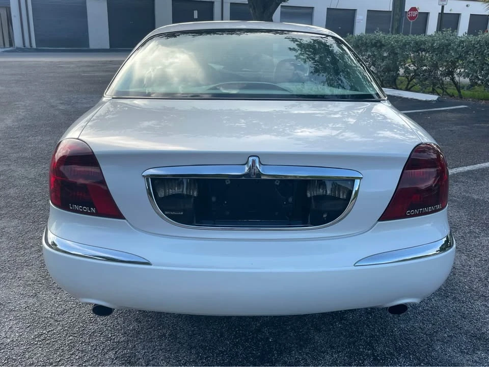 2001 Lincoln Continental 9th Gen - Image 2 of 13