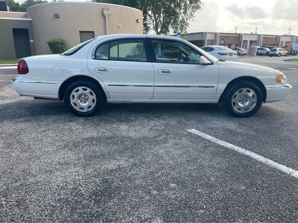 2001 Lincoln Continental 9th Gen - Image 5 of 13